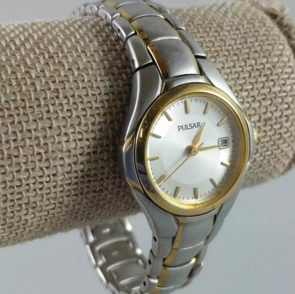 PULSAR WATCH WITH DATE. EXCELLENT CONDITION. New battery installed. Vtg - Picture 4 of 10